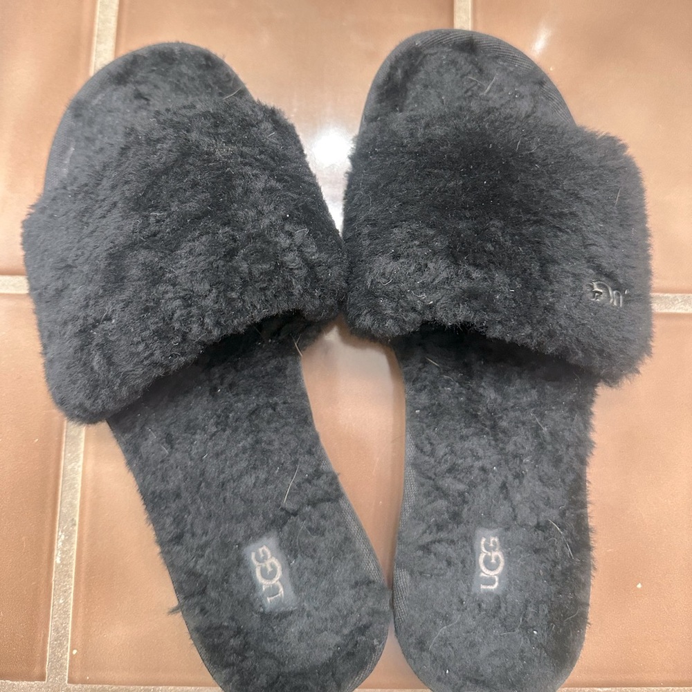 UGG size 7 Women’s Slippers
